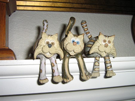  Collectable Miniature Pottery Shelf cat 